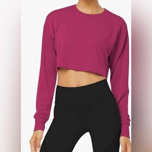 NWT. Long Sleeve Crop Top Cropped Sweatshirt. Size Medium